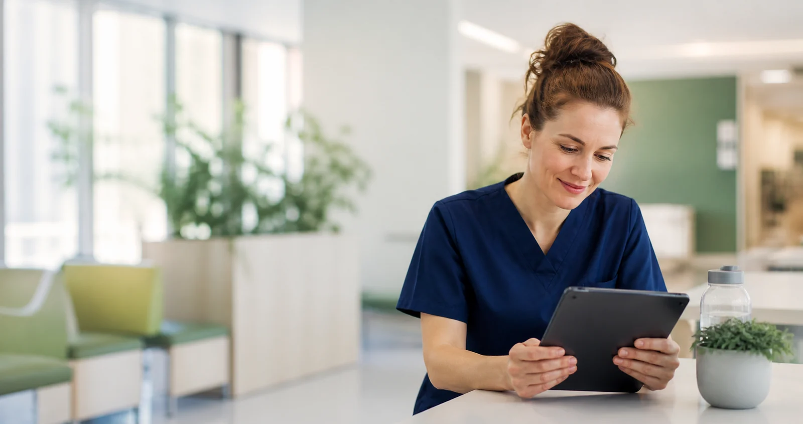 Zorgprofessional volgt online scholing
